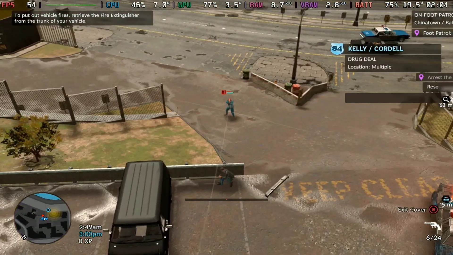 Momento tenso en The Precinct donde el jugador es atacado durante la patrulla